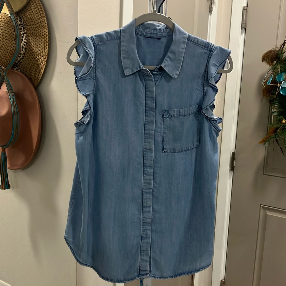 Light Blue Ruffled Sleeveless Button Down Shirt with Dress Shirt Collar
